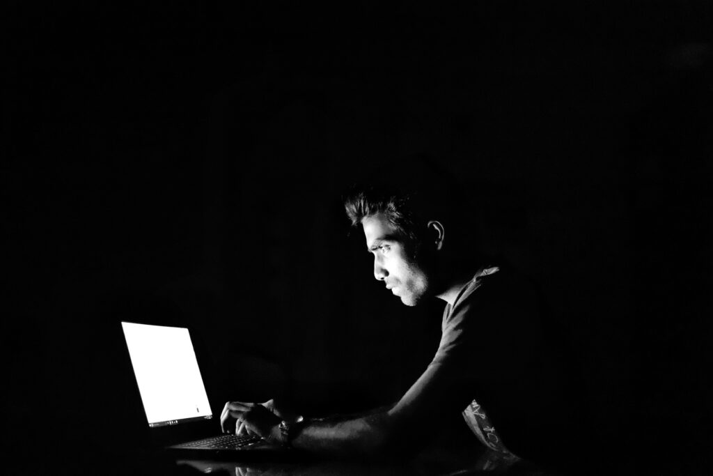Hacker vor PC